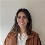 Professeur particulier donne cours d’espagnol en ligne pour pratiquer l’expression oral